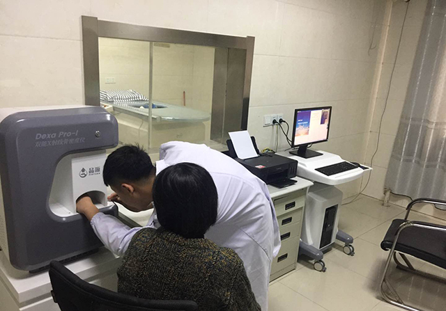 年輕人檢測(cè)骨密度選擇超聲骨密度檢測(cè)儀的還是X射線骨密度檢測(cè)儀的？